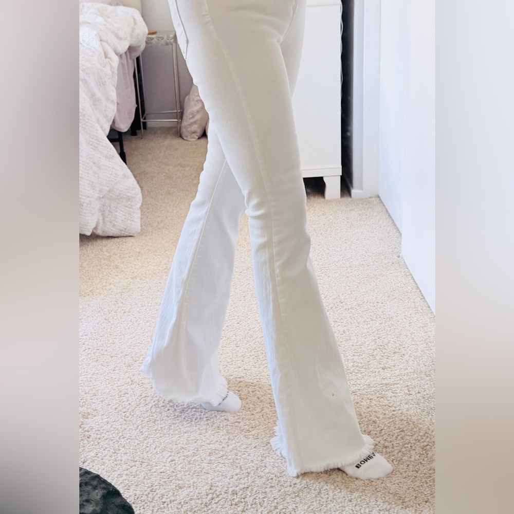 EUC - Just Black Women's White Flare Jeans - 27